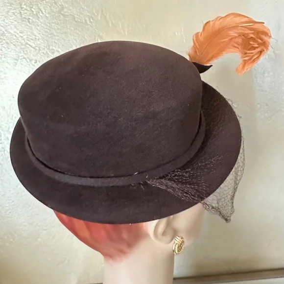 DAPPER 1940s' BROWN FELT HAT WITH PEAR & RUST COLORED FEATHER TRIM + VEIL